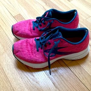 Used brooks launch sneakers
